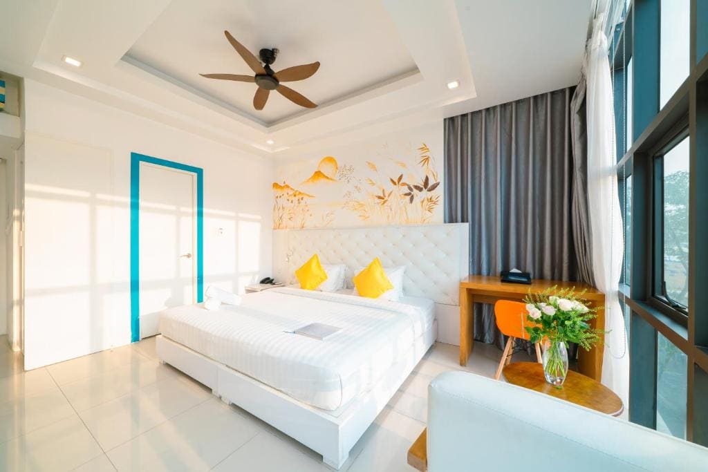 Deluxe Double Room with River View room - Image 2