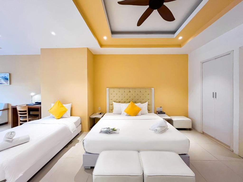 Deluxe Family Room room - Image 3