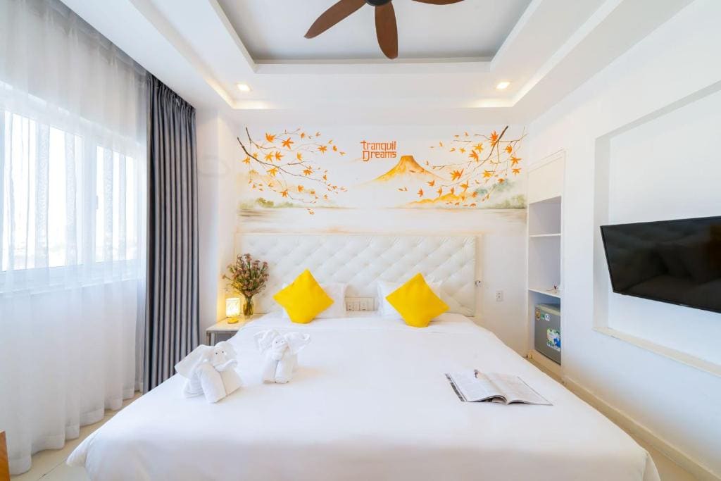 Deluxe King Room room - Image 3