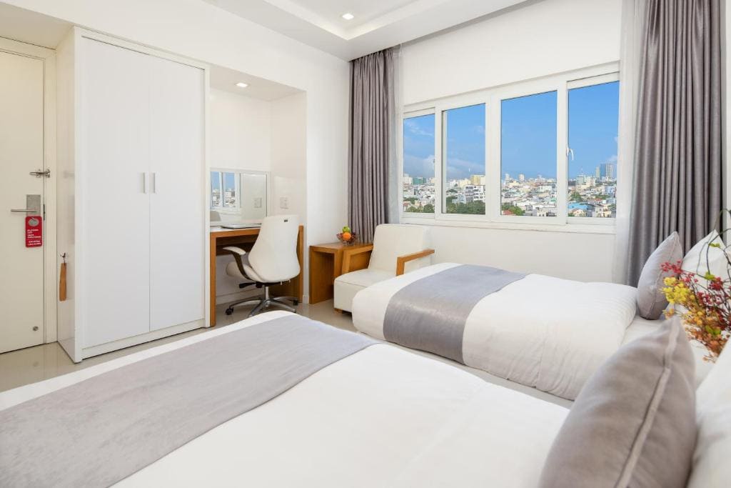 Superior Twin Room with City View room - Image 2