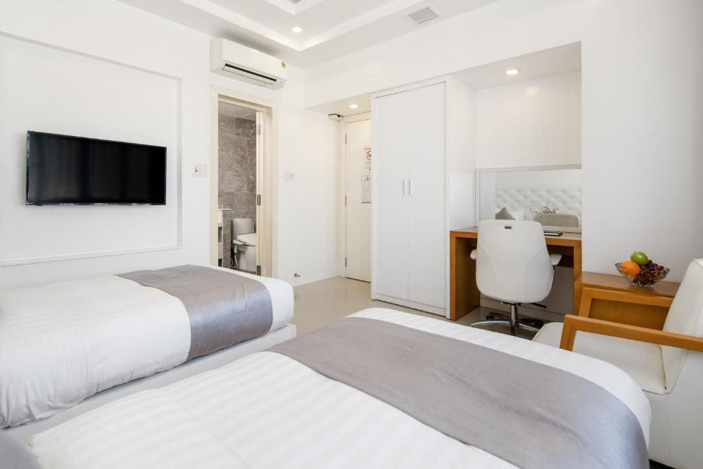 Superior Twin Room with City View room - Image 3