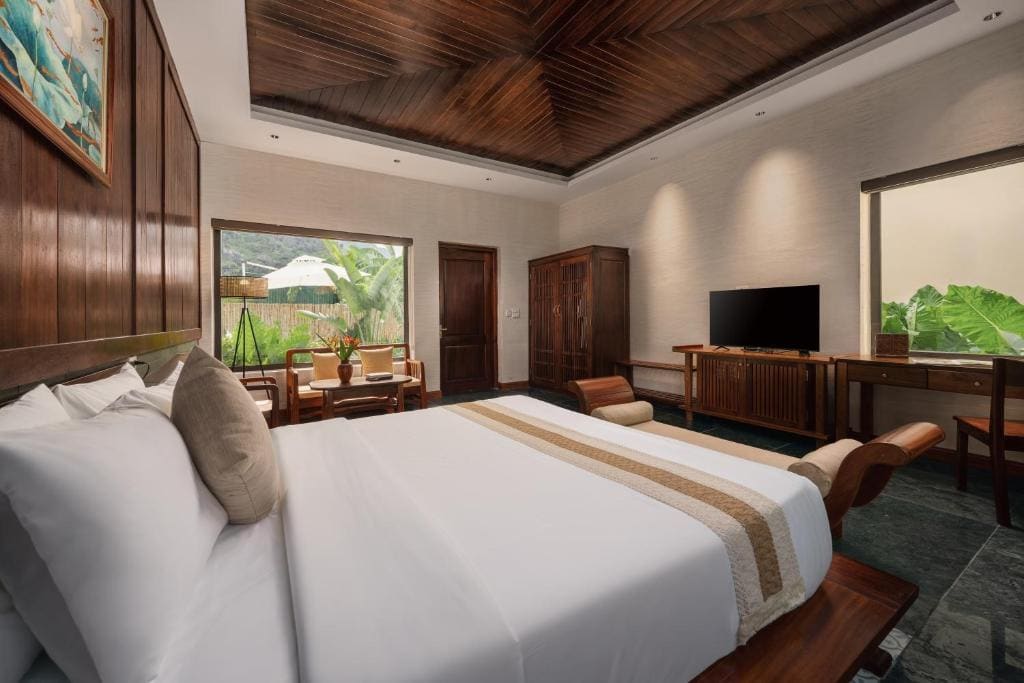 Afterglow Suite With Mountain View & Private Garden room - Image 2