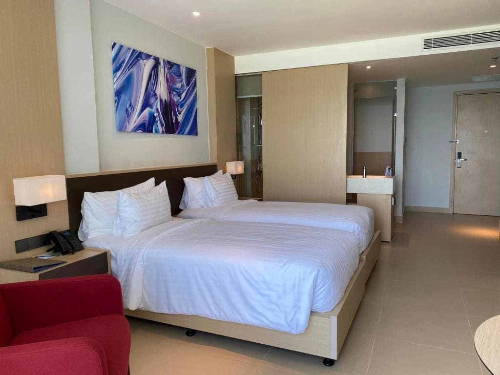 Superior Twin Room with Sea View room - Image 2