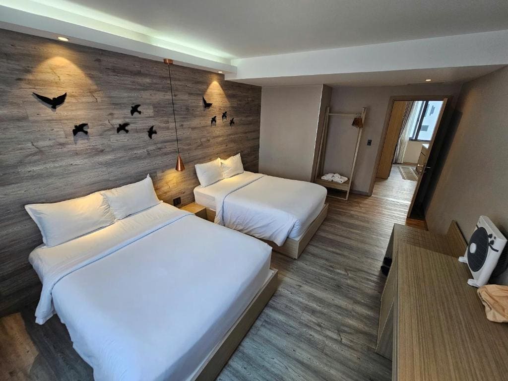 Apartment with Mountain View room - Image 3
