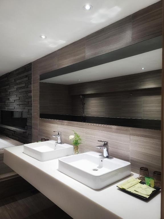 Premier Family with Bathtub room - Image 3