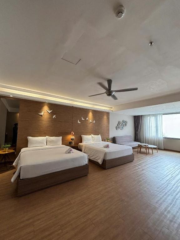 Premier Family Twin City View room - Image 3