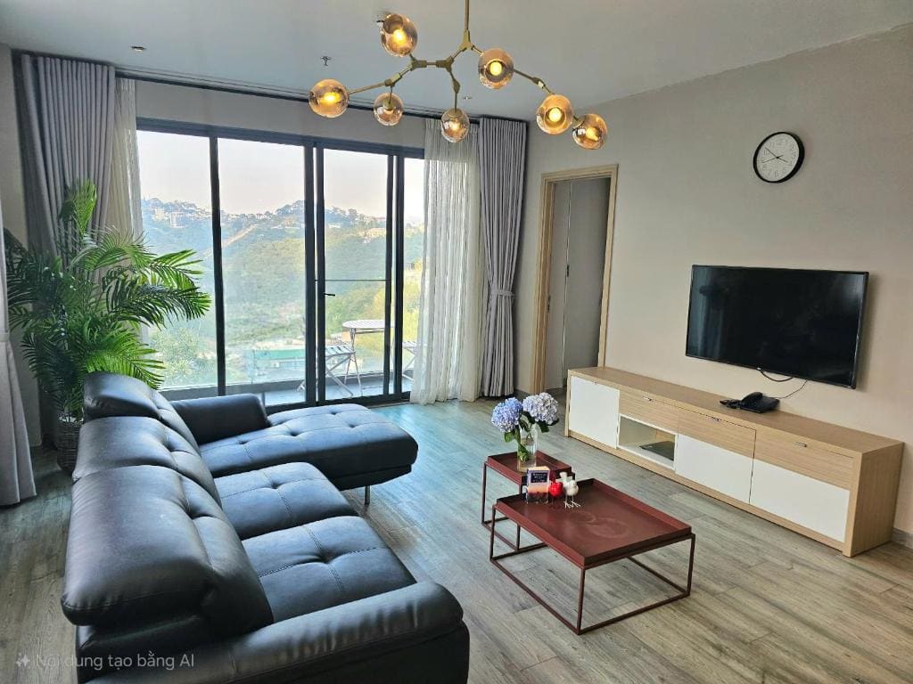 Apartment with Mountain View room - Image 1