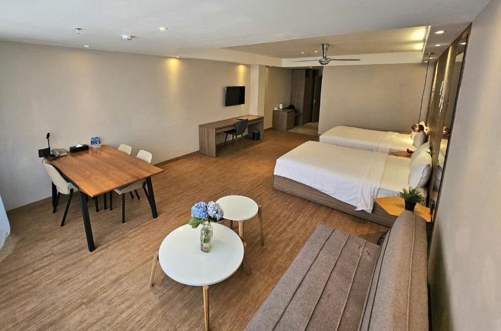 Premier Family Twin City View room - Image 2