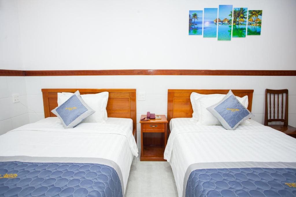 Superior Triple Room room - Image 1