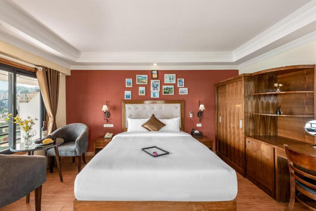Deluxe Double Room with Balcony room - Image 2