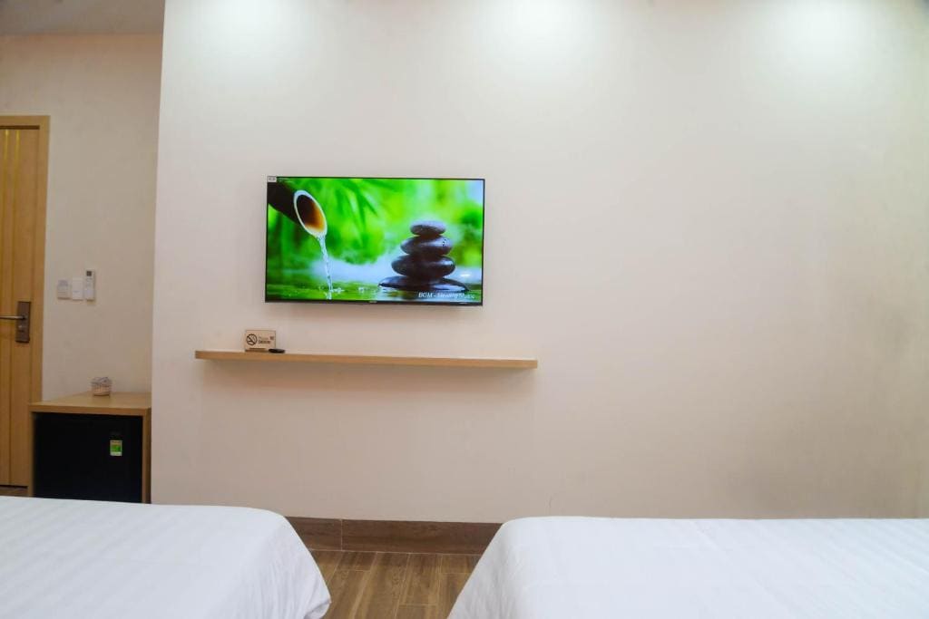 Family Room room - Image 3