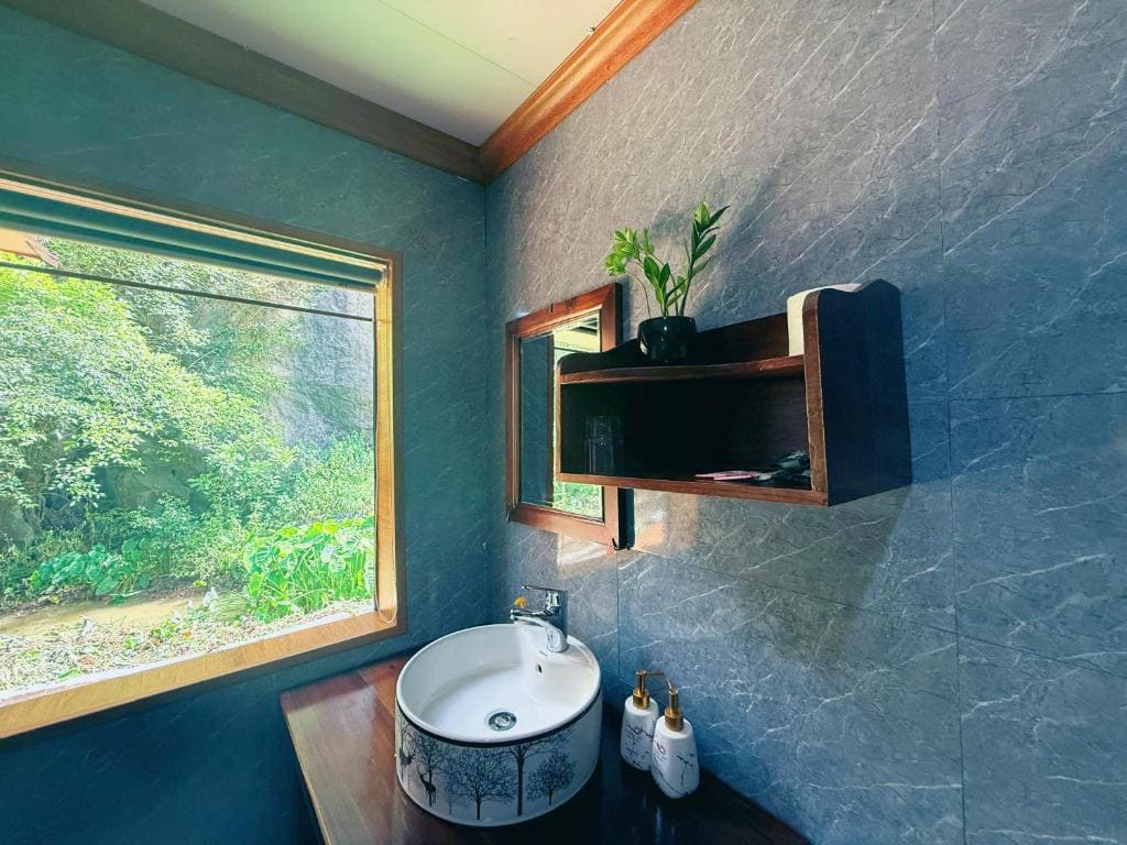 Quadruple Room with Lake View room - Image 2