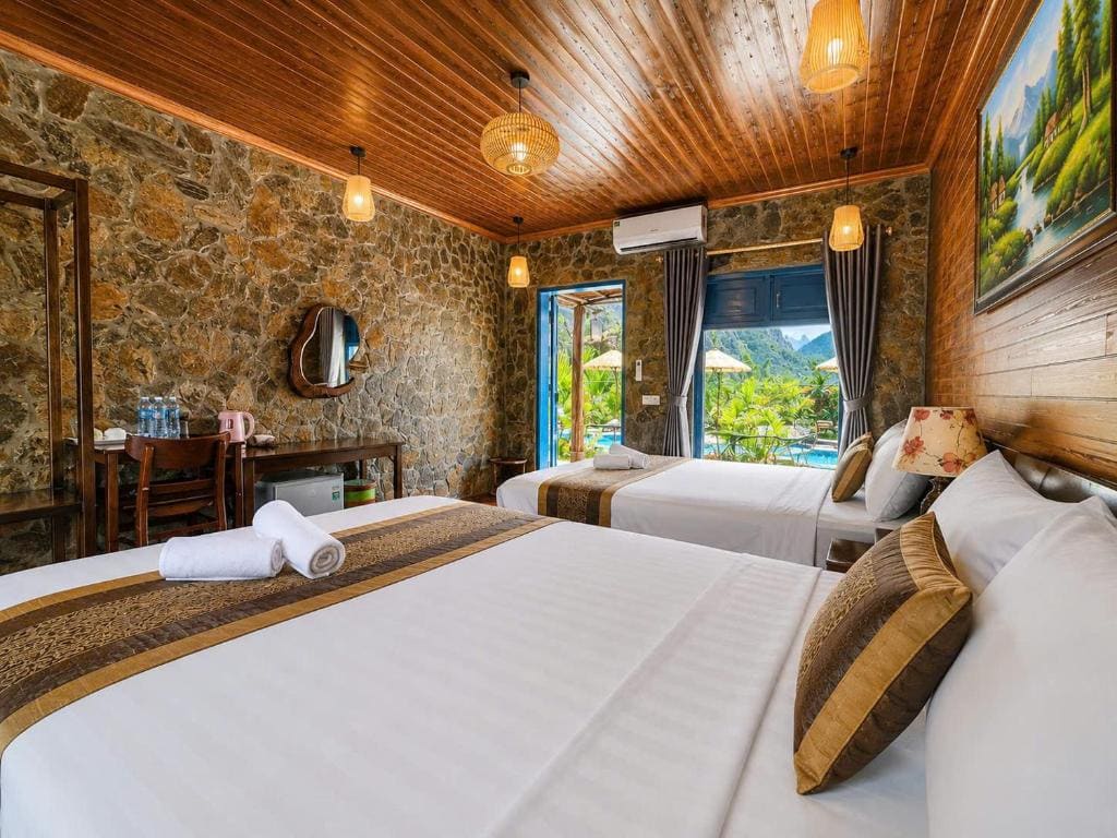 Twin Room with Pool View room - Image 1