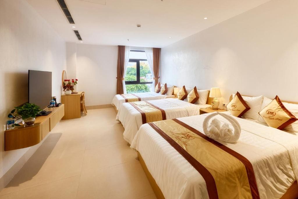 Superior Triple Room room - Image 1