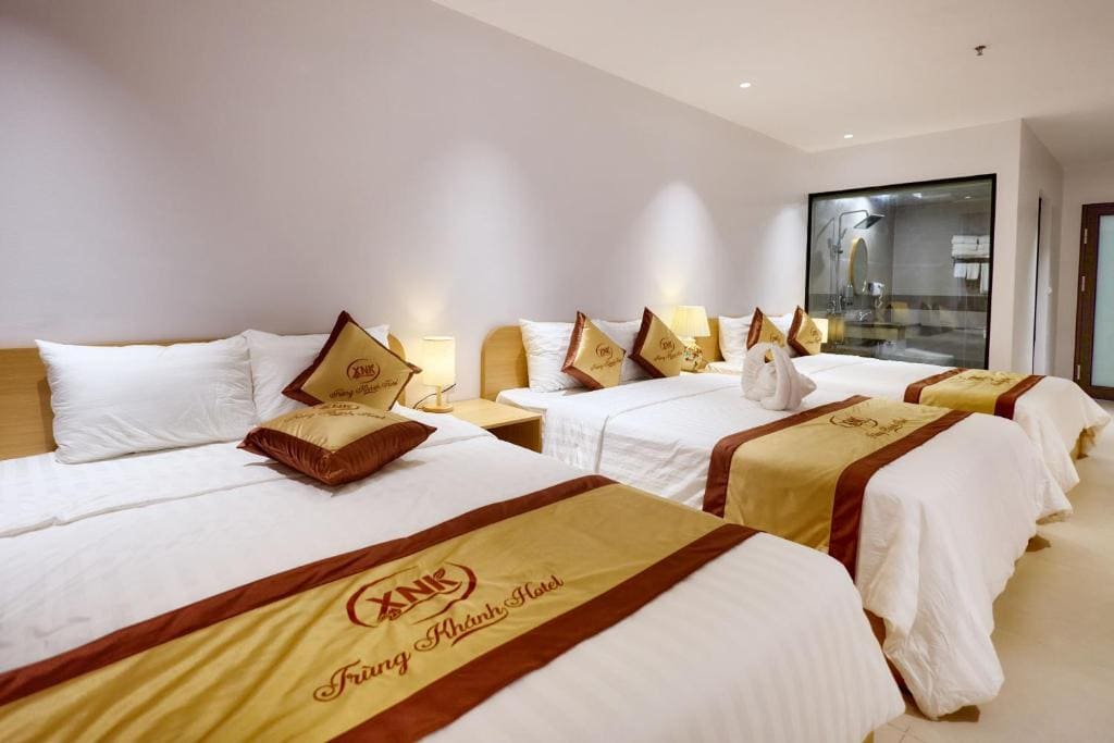 Superior Triple Room room - Image 2