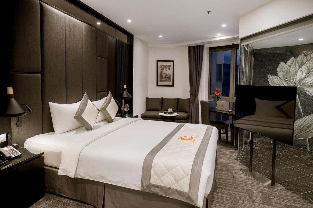 Luxury Suite with Bathtub & City View room - Image 3
