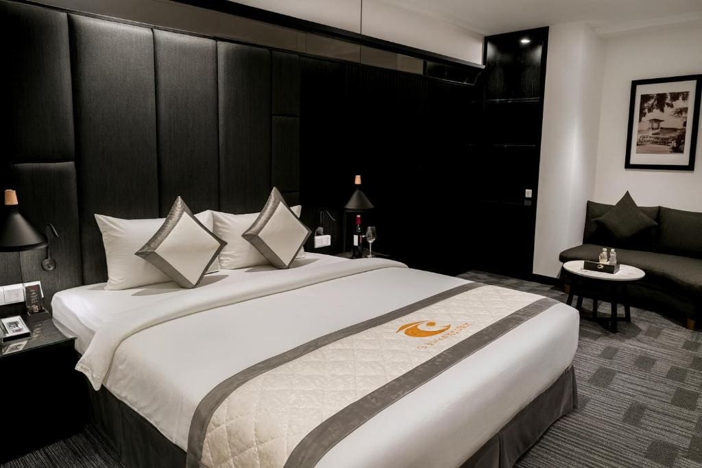 Luxury Suite with Bathtub & City View room - Image 2
