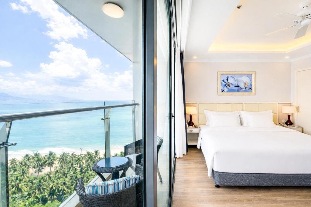 Studio Ocean View King Bed room - Image 2