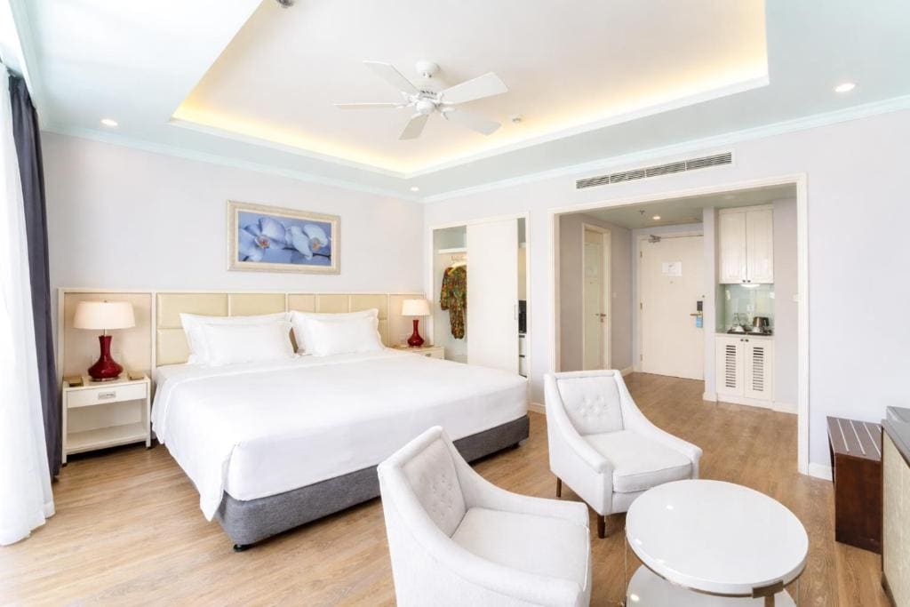 Studio Ocean View King Bed room - Image 3