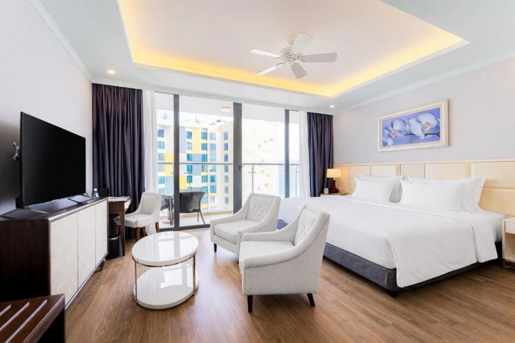Studio Ocean View King Bed room - Image 1