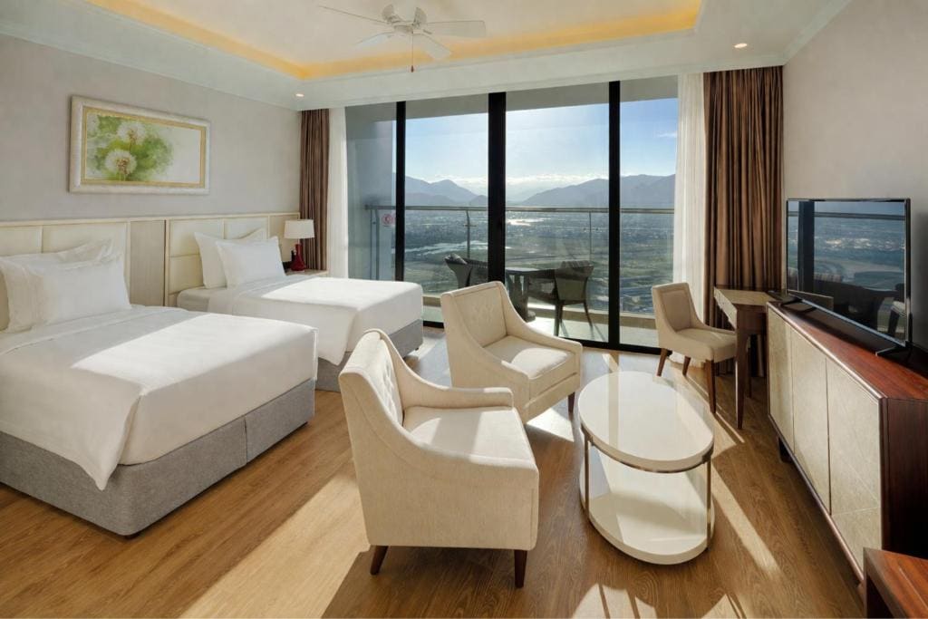 Studio City View Twin Bed - Free 2 Kids under 12 years room - Image 1
