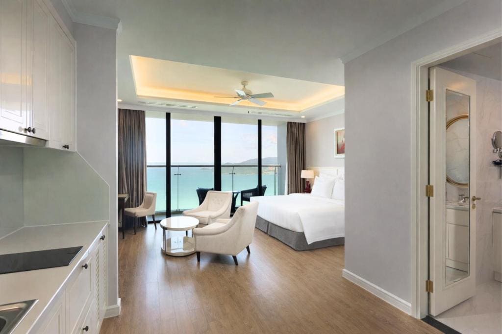 Studio King Oceanfront View - Free Jjimjilbang tickets room - Image 3