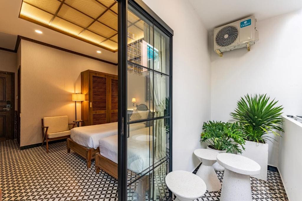 Double or Twin Room with Balcony room - Image 3