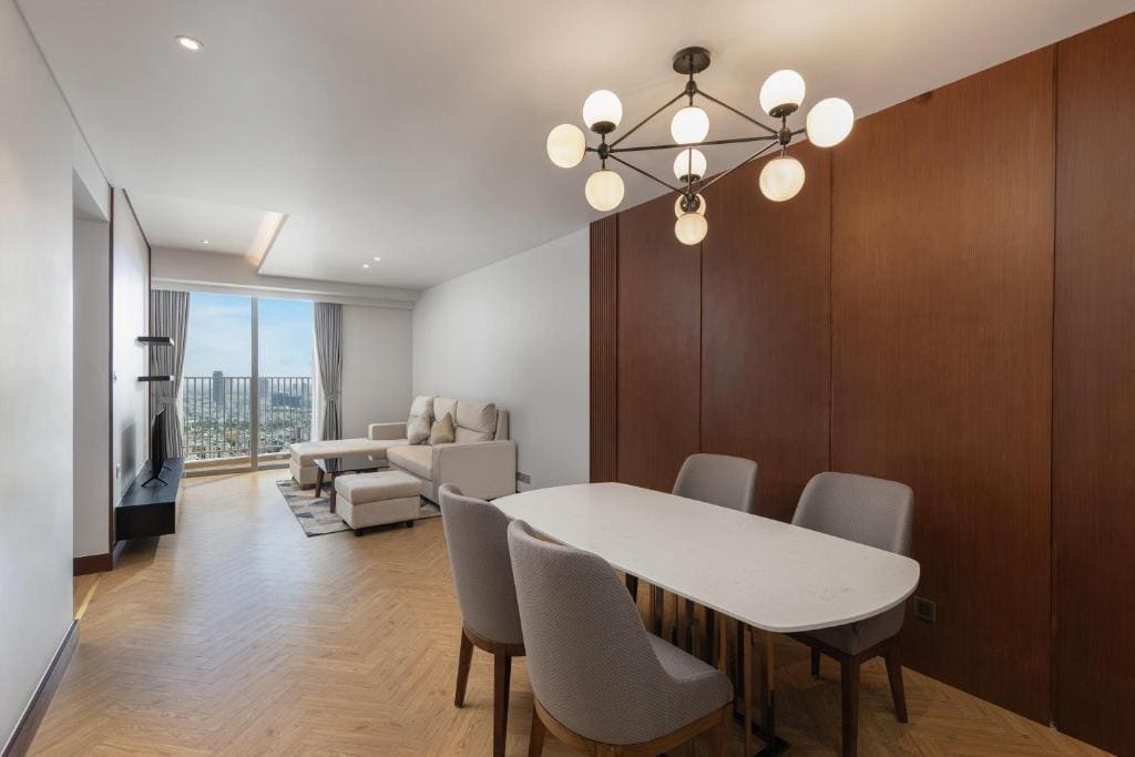 Three-Bedroom Grand Suite with Three King Beds and Panoramic Ocean View room - Image 3