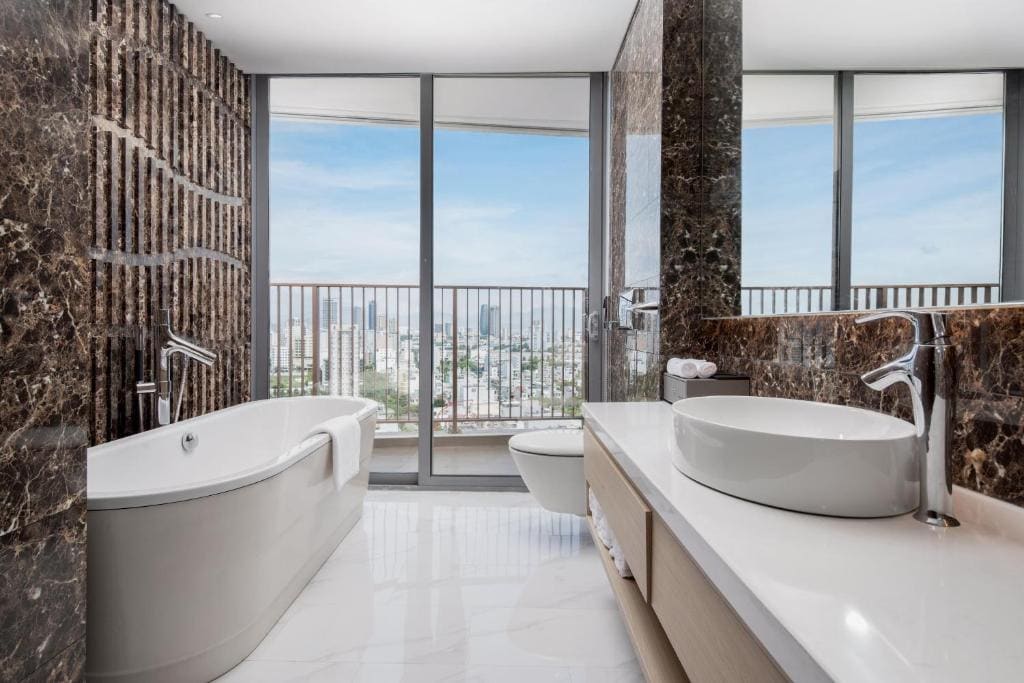 Deluxe Family One-Bedroom Suite with Balcony and City View room - Image 2