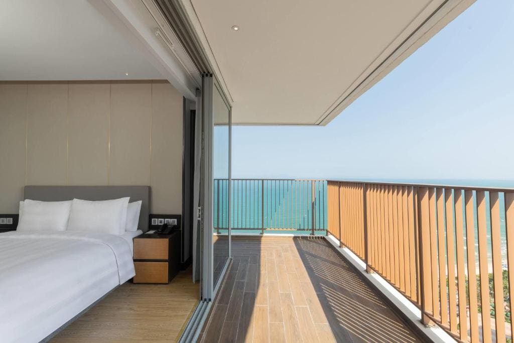 Family One-Bedroom Suite with Balcony and City View room - Image 2