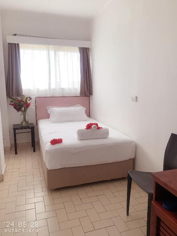Single Room with Private Bathroom room - Image 3