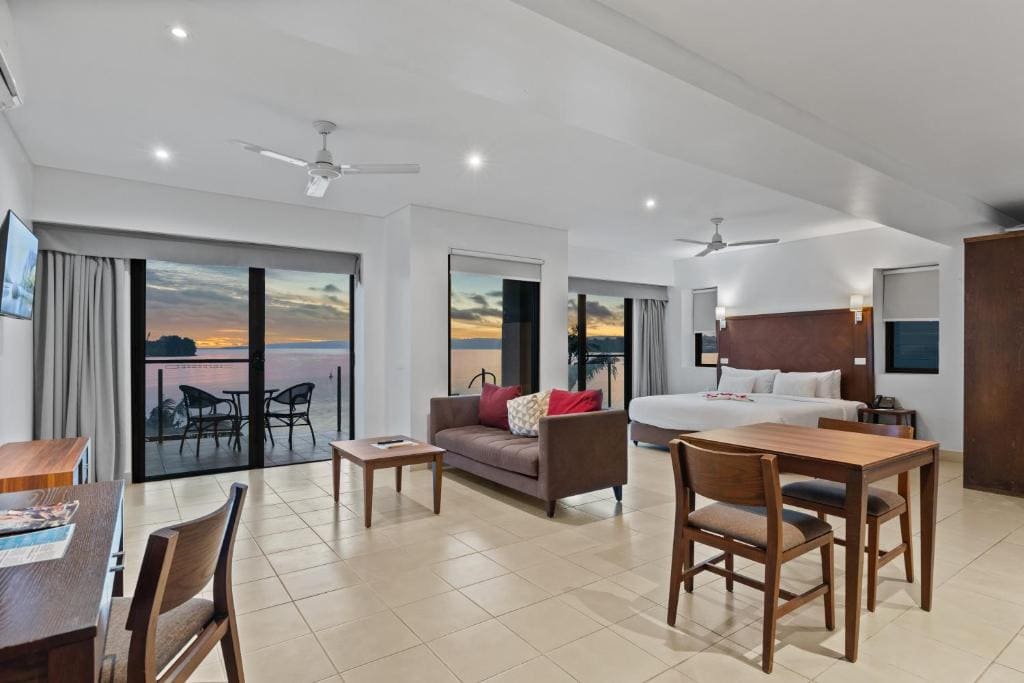 Deluxe Apartment with Ocean View room - Image 1