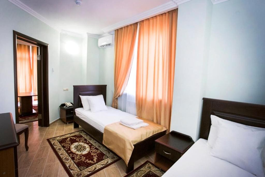 Suite with Mountain View room - Image 3