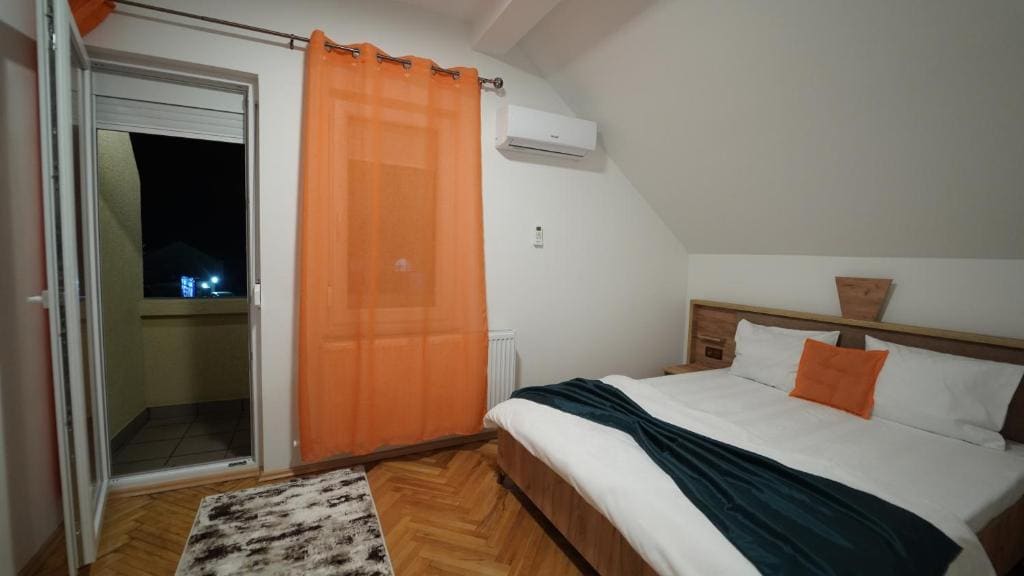 Triple Room with Balcony room - Image 3