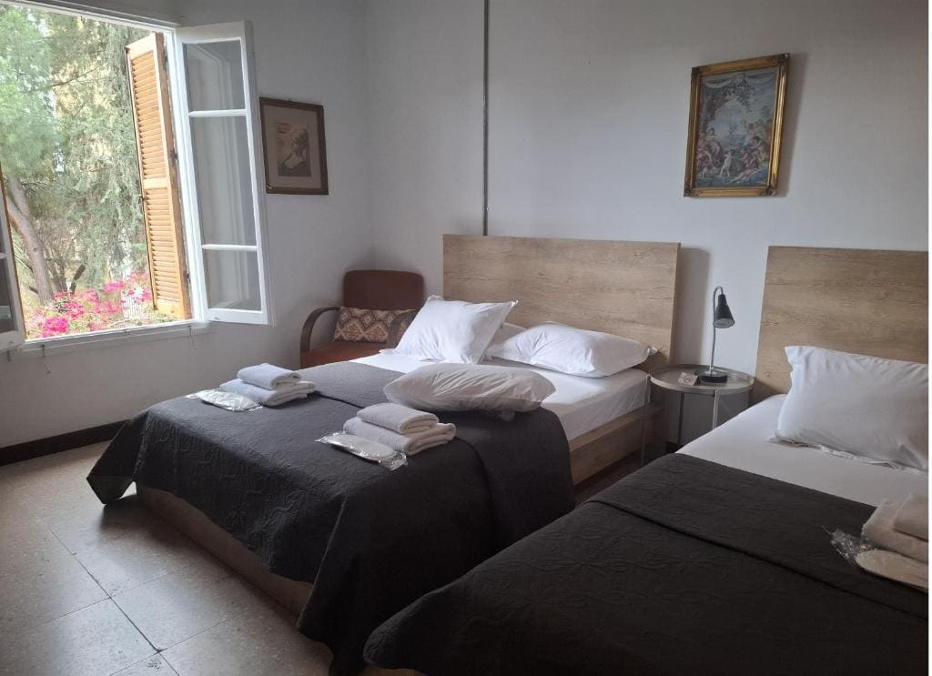 Double Room with Private Bathroom room - Image 2