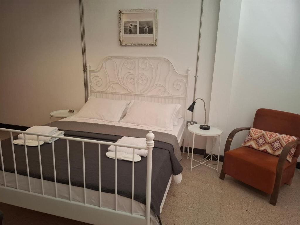 Double Room with Private Bathroom room - Image 1