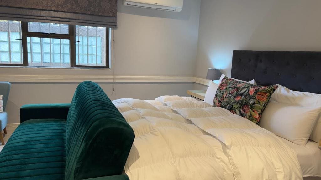 King Suite with Pool View room - Image 3