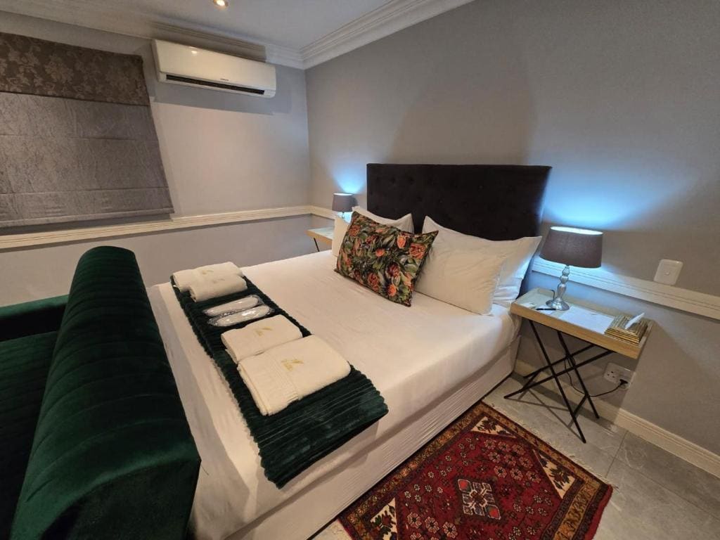King Suite with Pool View room - Image 2
