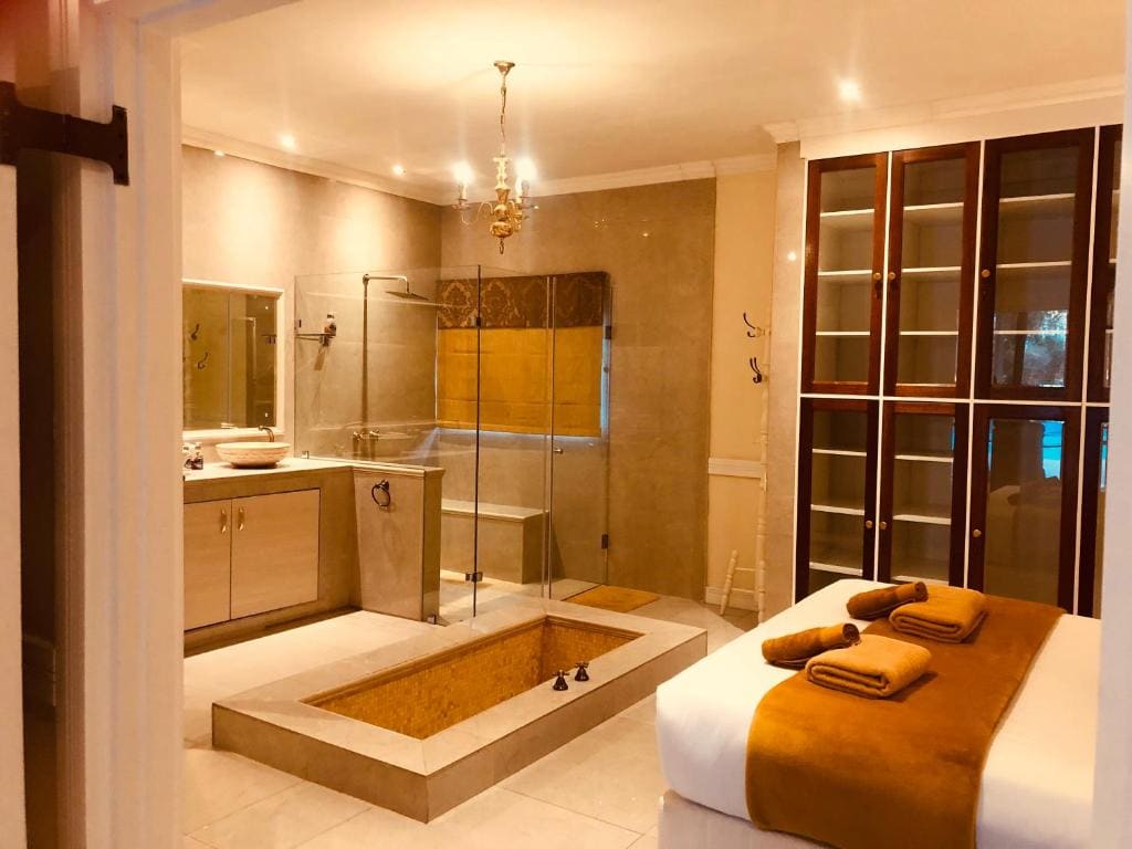 Superior King Suite room - Image 1