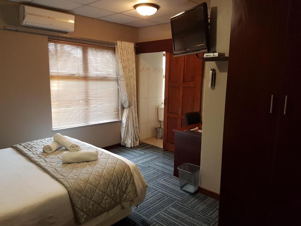 Double Room with Patio room - Image 2