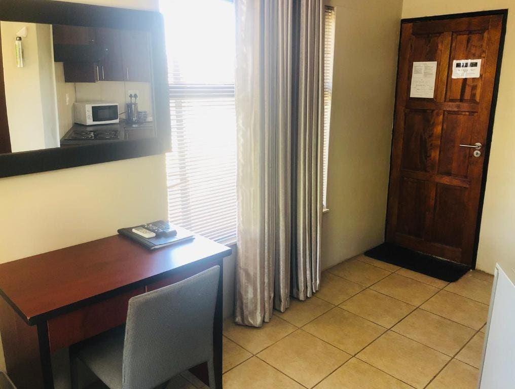 Suite with Pool View room - Image 1