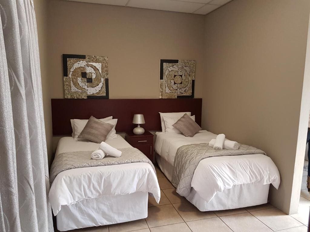 Deluxe Family Suite room - Image 2