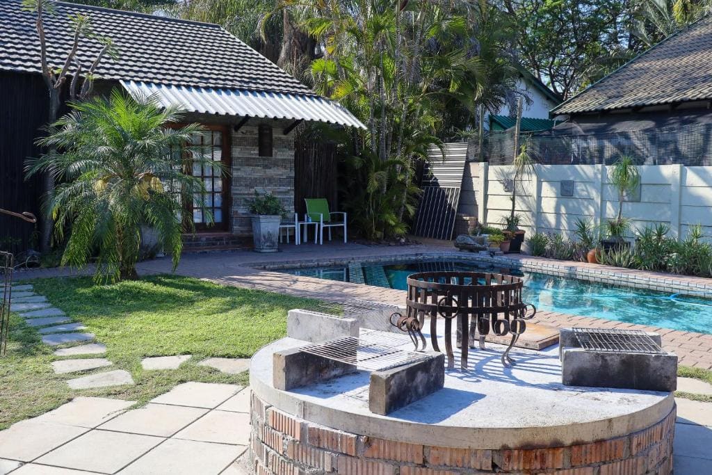 Double Room with Pool View room - Image 1