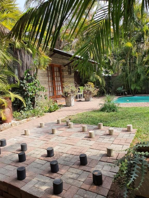 Double Room with Pool View room - Image 2