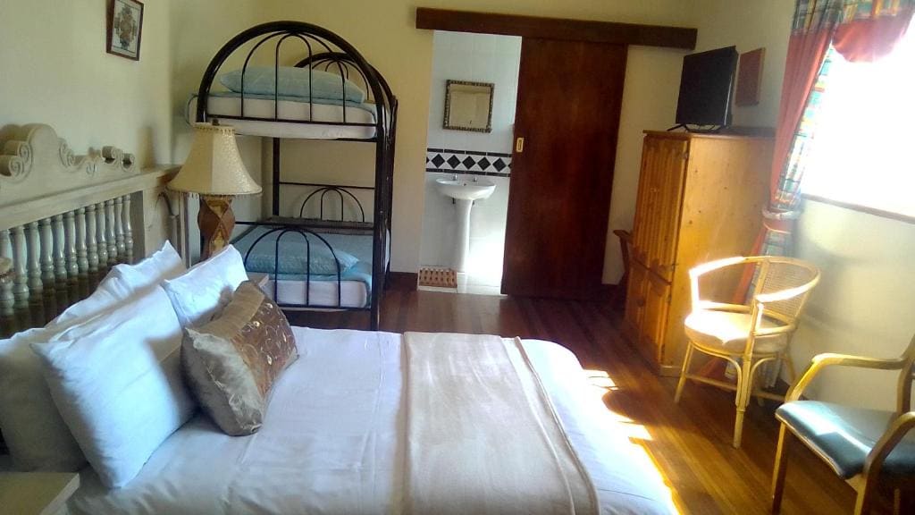 Family Room room - Image 1