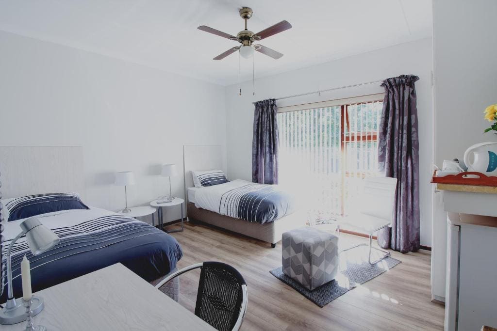 Twin Room with Garden View room - Image 2