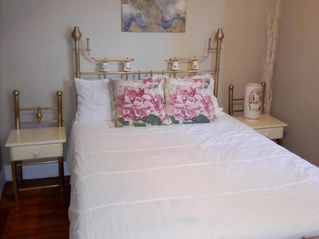 Classic Family Room room - Image 2