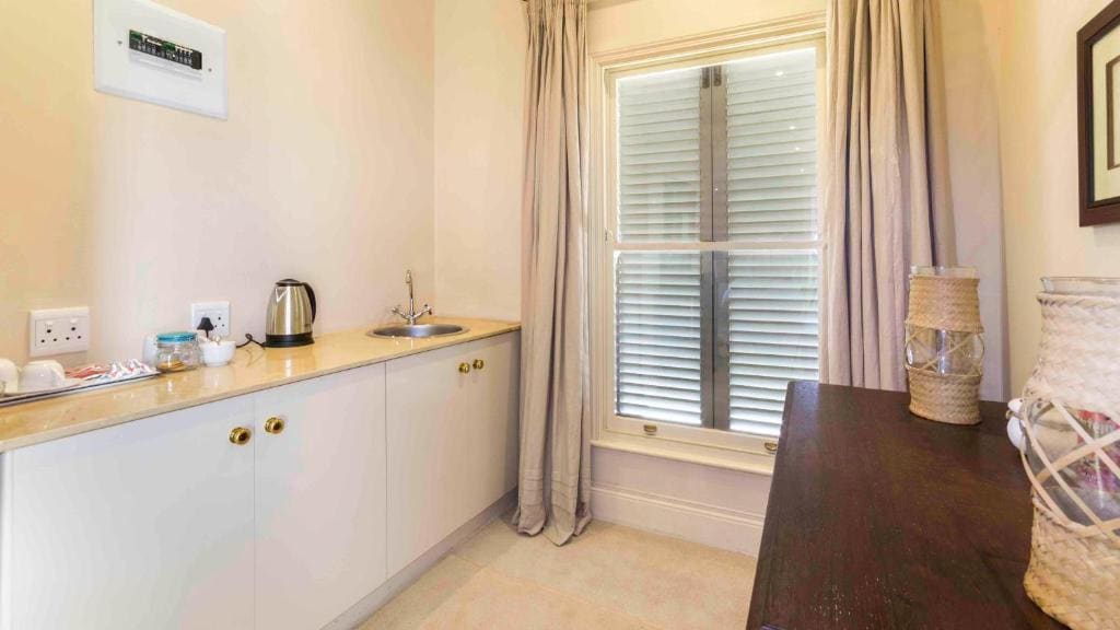 Deluxe Queen Room room - Image 1