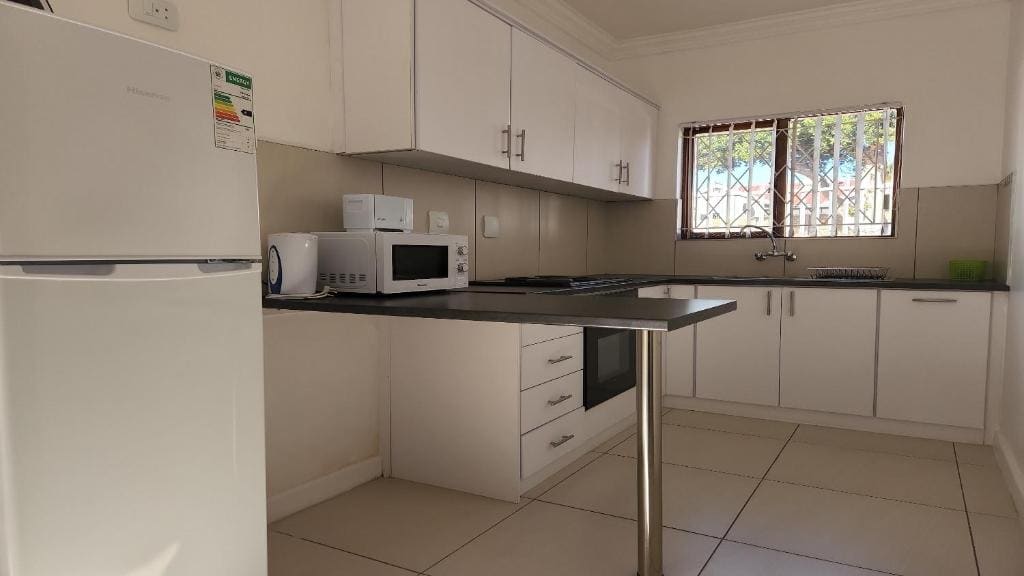 One-Bedroom Apartment room - Image 1