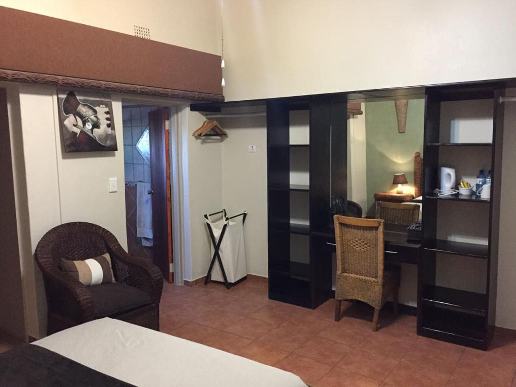 Deluxe Queen Room room - Image 2